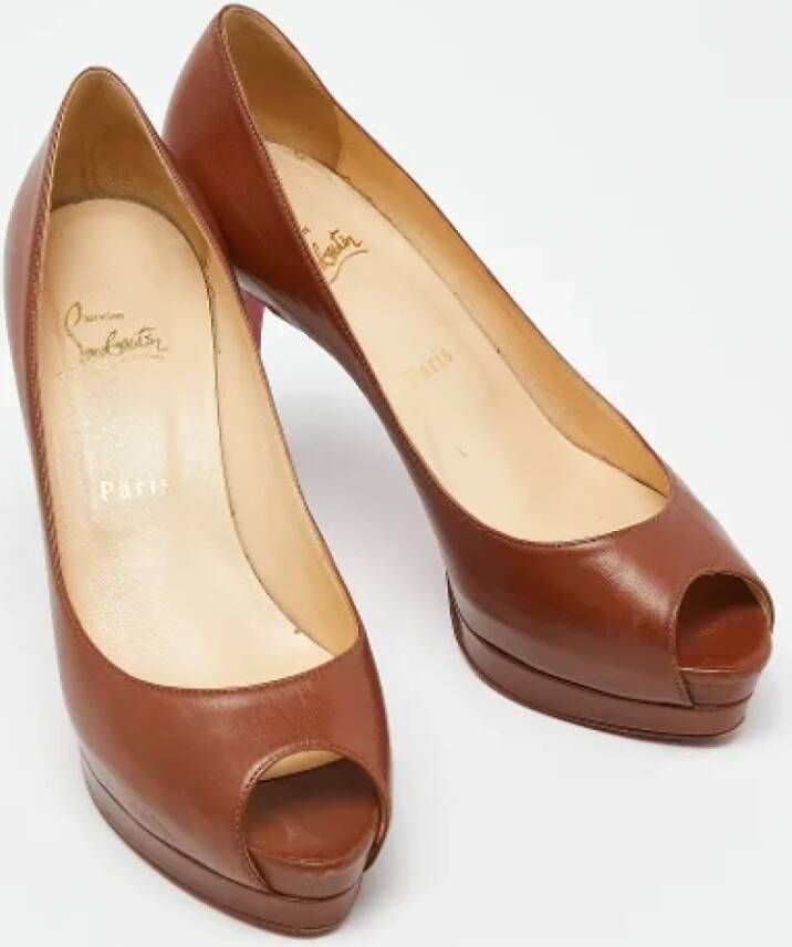 Christian Louboutin Pre-owned Leather heels Brown Dames