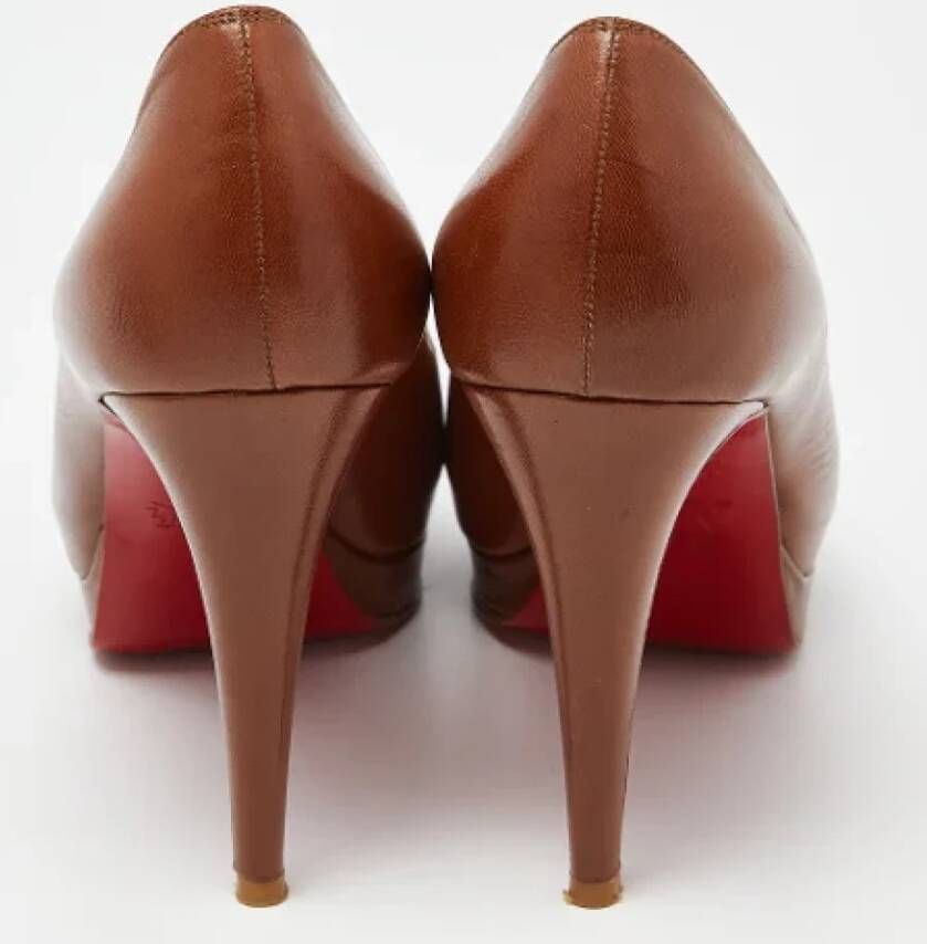 Christian Louboutin Pre-owned Leather heels Brown Dames