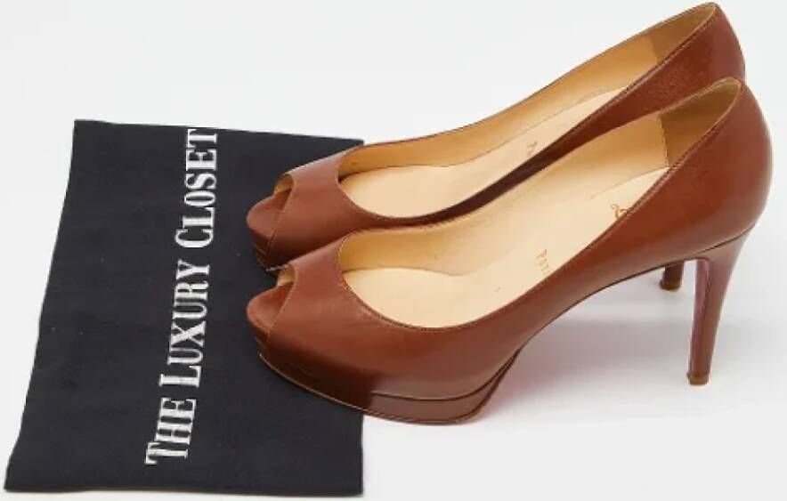 Christian Louboutin Pre-owned Leather heels Brown Dames