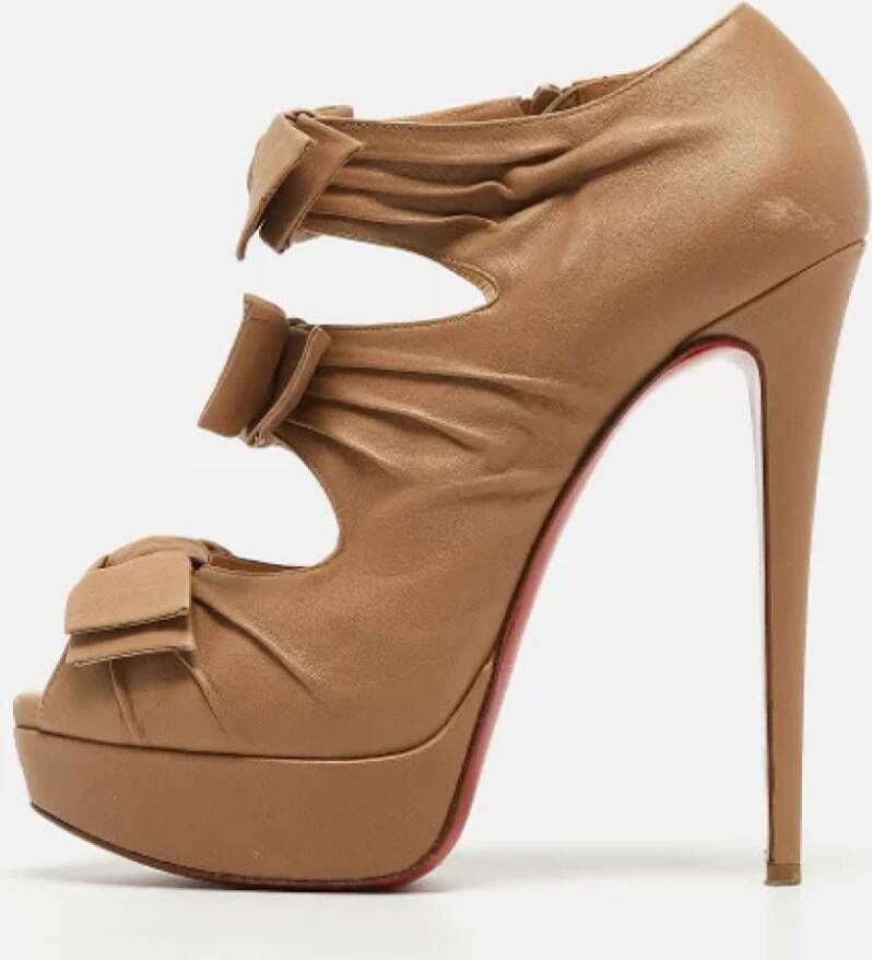 Christian Louboutin Pre-owned Leather heels Brown Dames