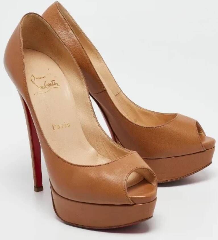 Christian Louboutin Pre-owned Leather heels Brown Dames