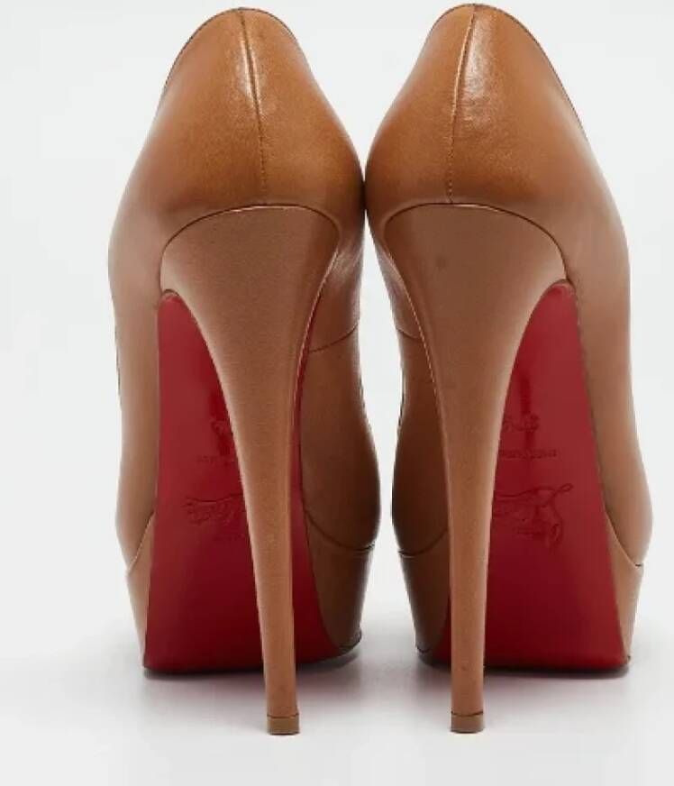 Christian Louboutin Pre-owned Leather heels Brown Dames