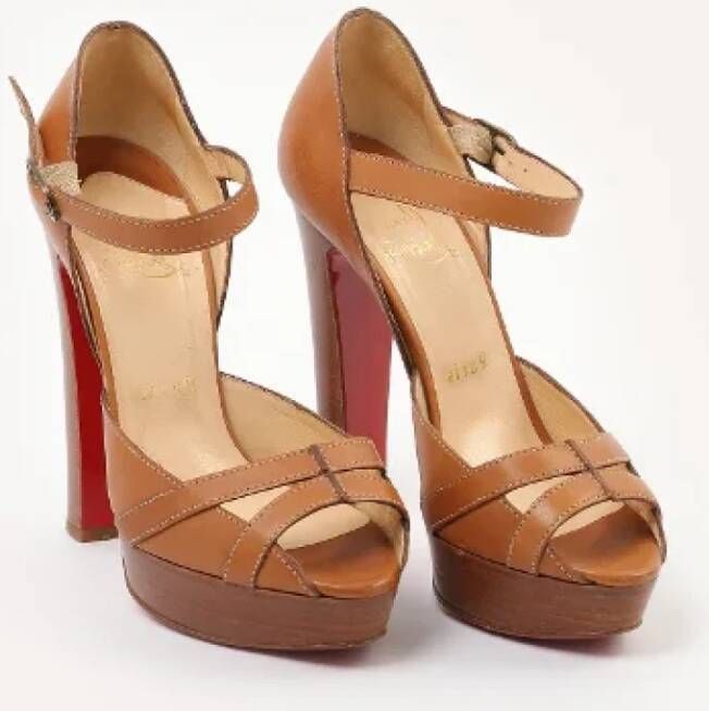 Christian Louboutin Pre-owned Leather heels Brown Dames