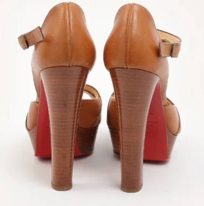 Christian Louboutin Pre-owned Leather heels Brown Dames