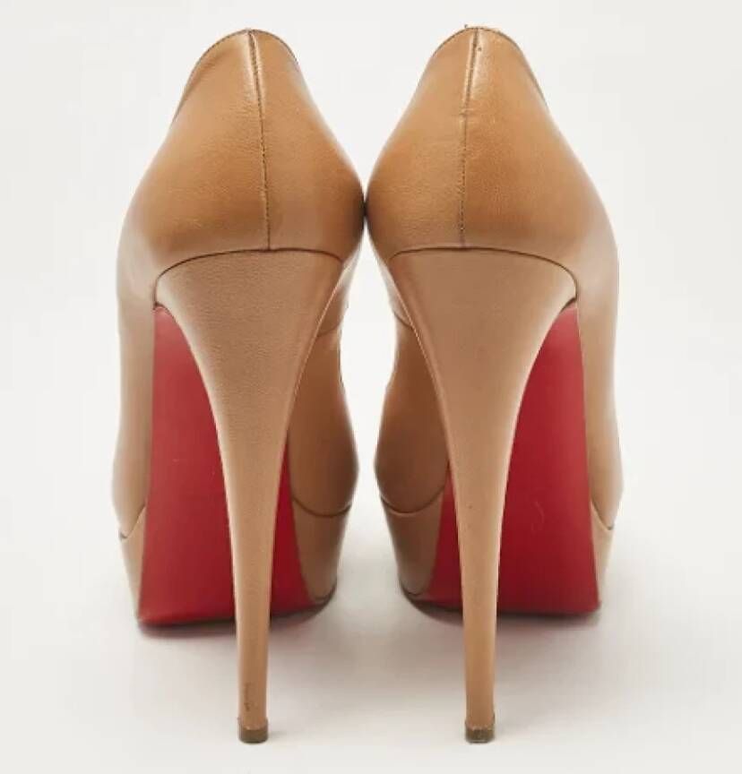 Christian Louboutin Pre-owned Leather heels Brown Dames