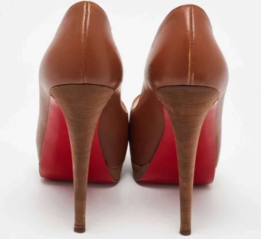 Christian Louboutin Pre-owned Leather heels Brown Dames