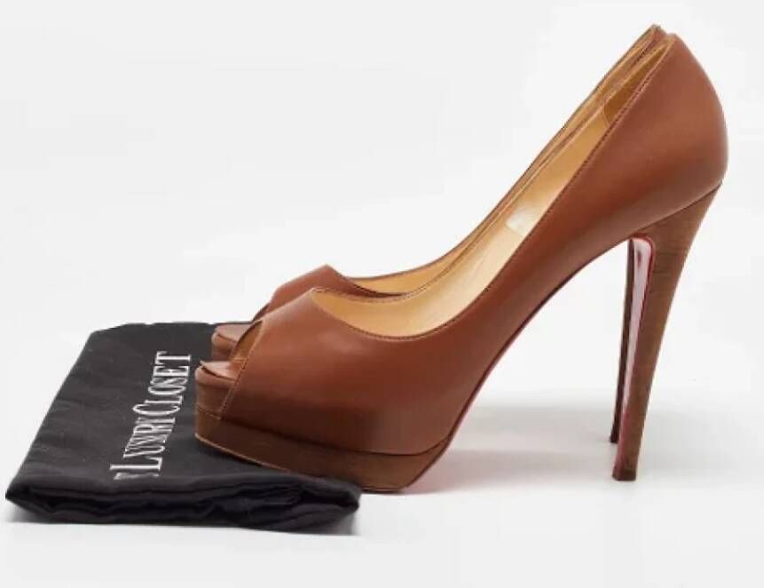 Christian Louboutin Pre-owned Leather heels Brown Dames