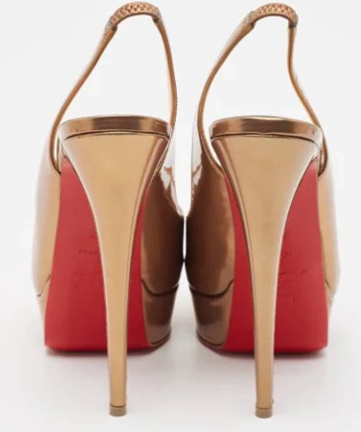 Christian Louboutin Pre-owned Leather heels Brown Dames