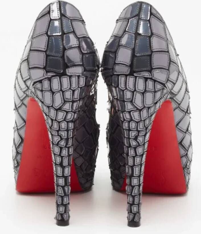 Christian Louboutin Pre-owned Leather heels Gray Dames