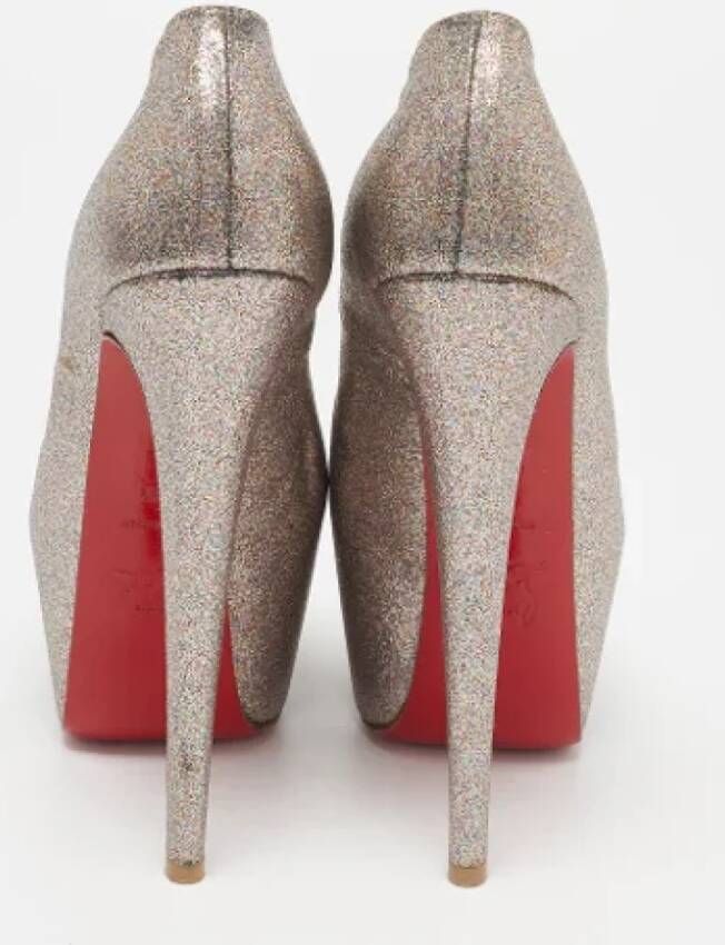 Christian Louboutin Pre-owned Leather heels Gray Dames