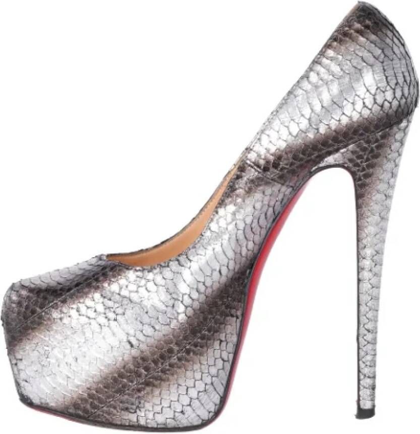 Christian Louboutin Pre-owned Leather heels Gray Dames