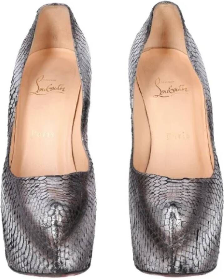 Christian Louboutin Pre-owned Leather heels Gray Dames