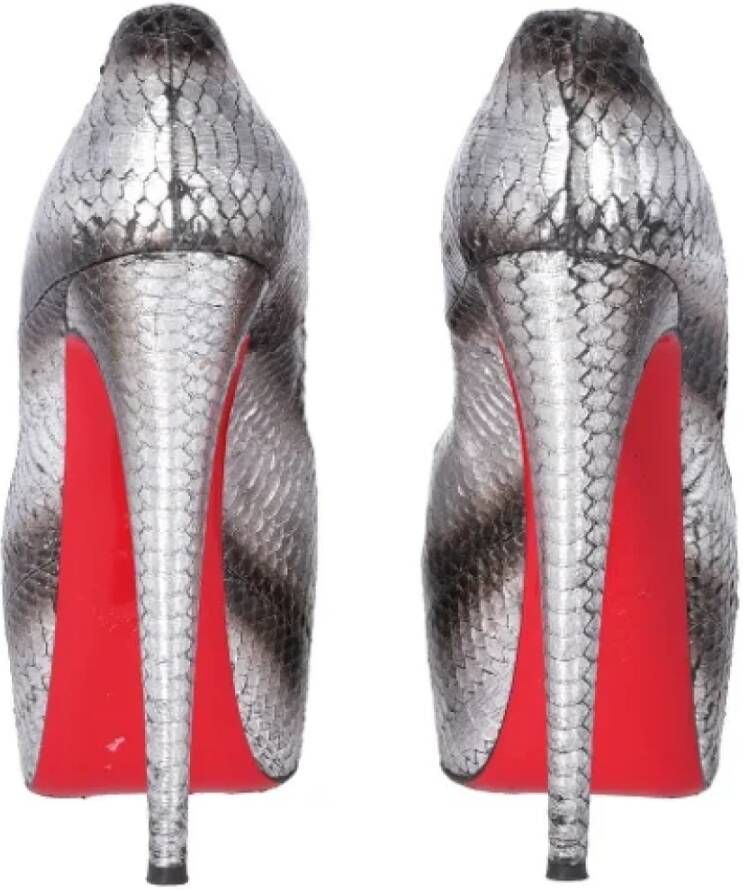 Christian Louboutin Pre-owned Leather heels Gray Dames