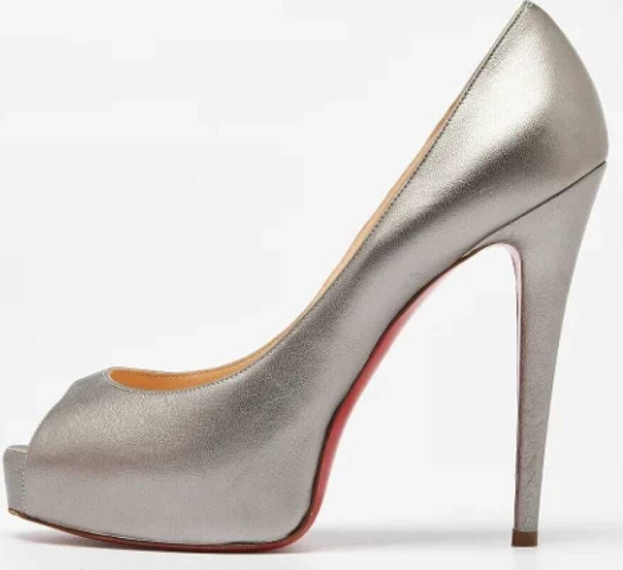 Christian Louboutin Pre-owned Leather heels Gray Dames