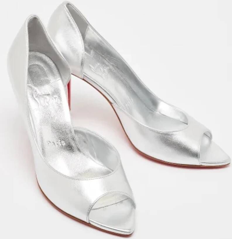 Christian Louboutin Pre-owned Leather heels Gray Dames