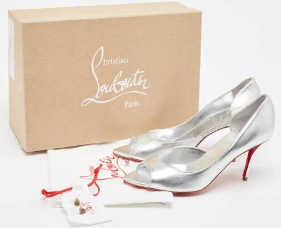 Christian Louboutin Pre-owned Leather heels Gray Dames