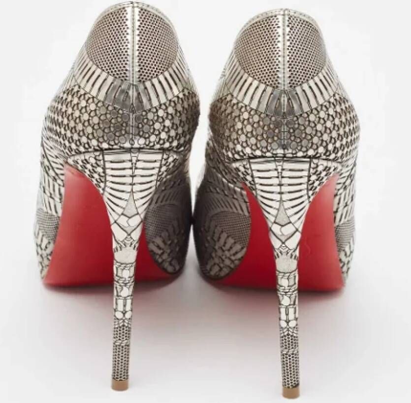 Christian Louboutin Pre-owned Leather heels Gray Dames