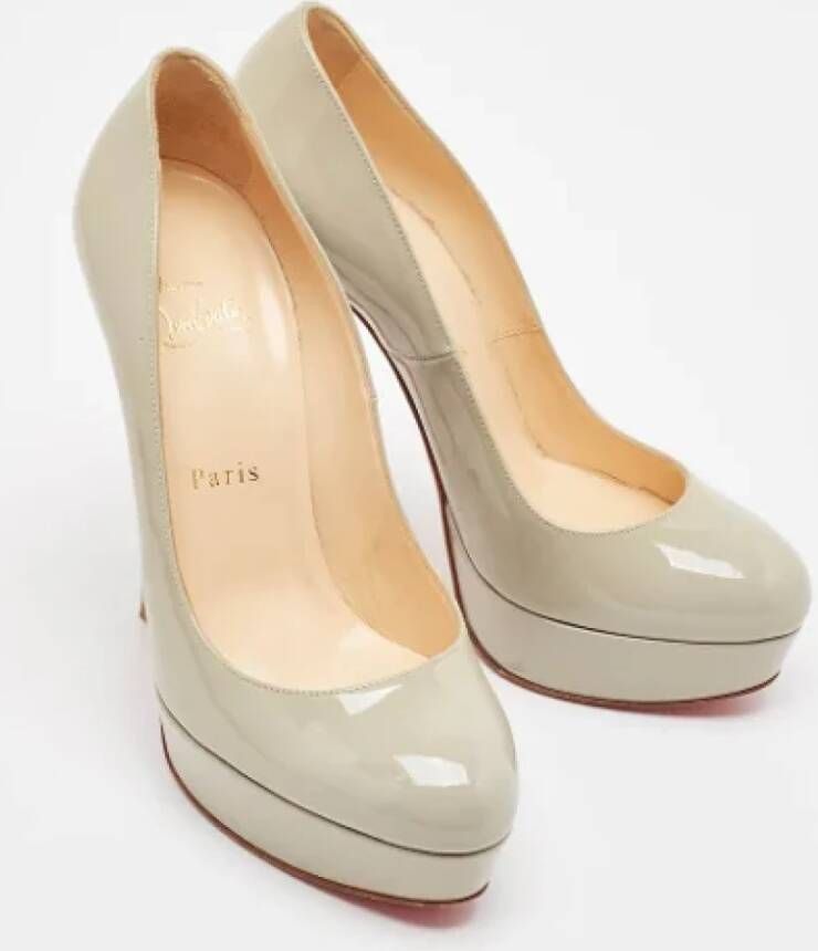 Christian Louboutin Pre-owned Leather heels Gray Dames