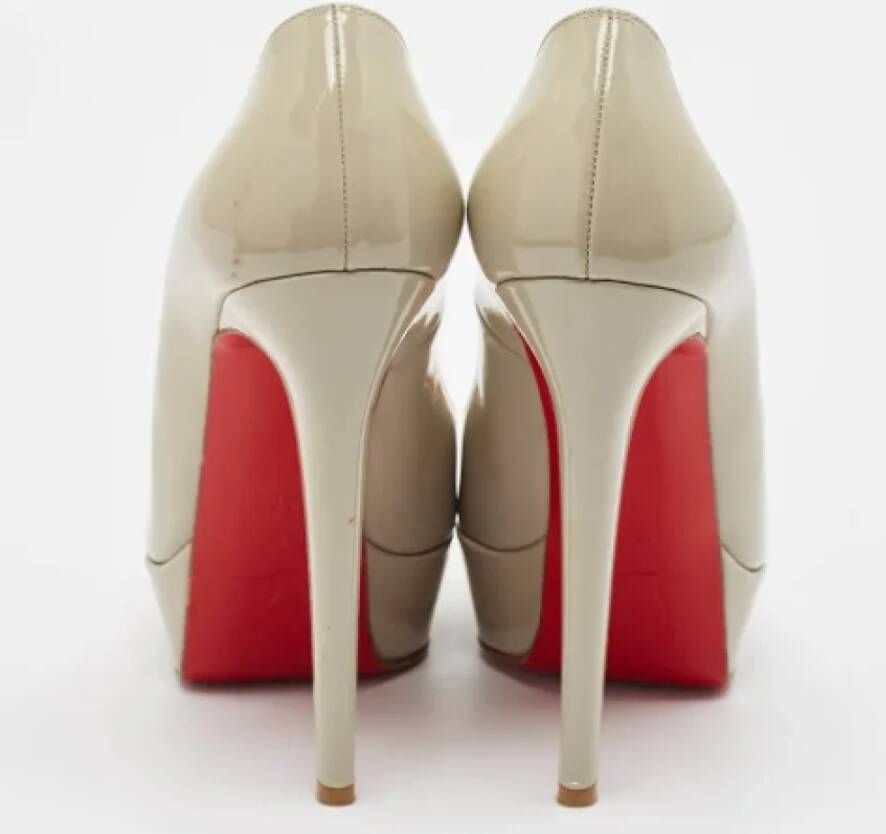 Christian Louboutin Pre-owned Leather heels Gray Dames