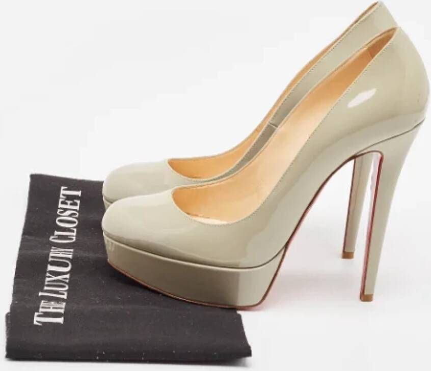 Christian Louboutin Pre-owned Leather heels Gray Dames