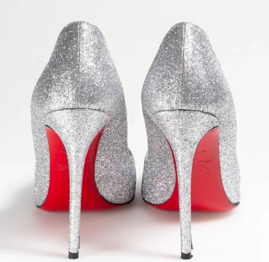 Christian Louboutin Pre-owned Leather heels Gray Dames