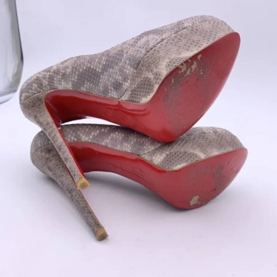 Christian Louboutin Pre-owned Leather heels Gray Dames