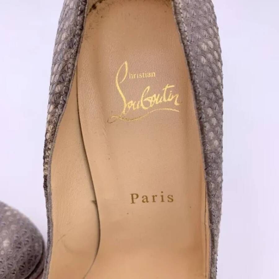 Christian Louboutin Pre-owned Leather heels Gray Dames