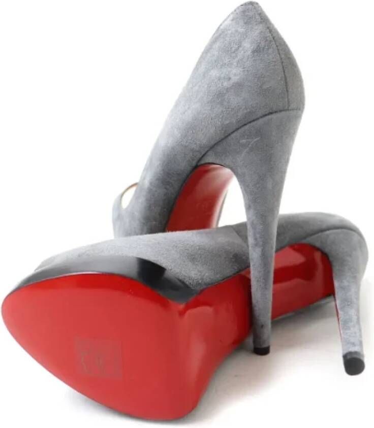 Christian Louboutin Pre-owned Leather heels Gray Dames