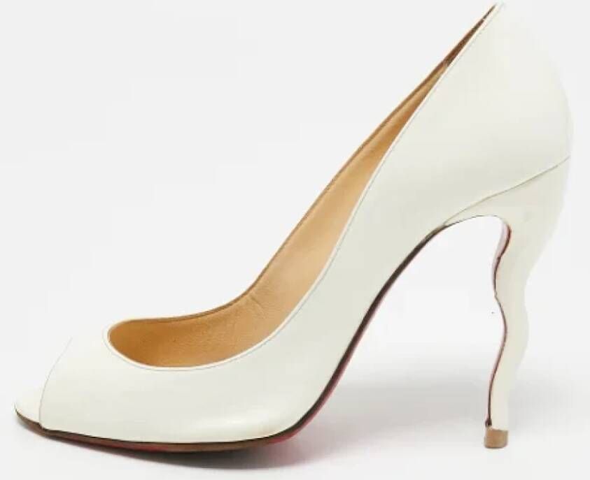 Christian Louboutin Pre-owned Leather heels White Dames