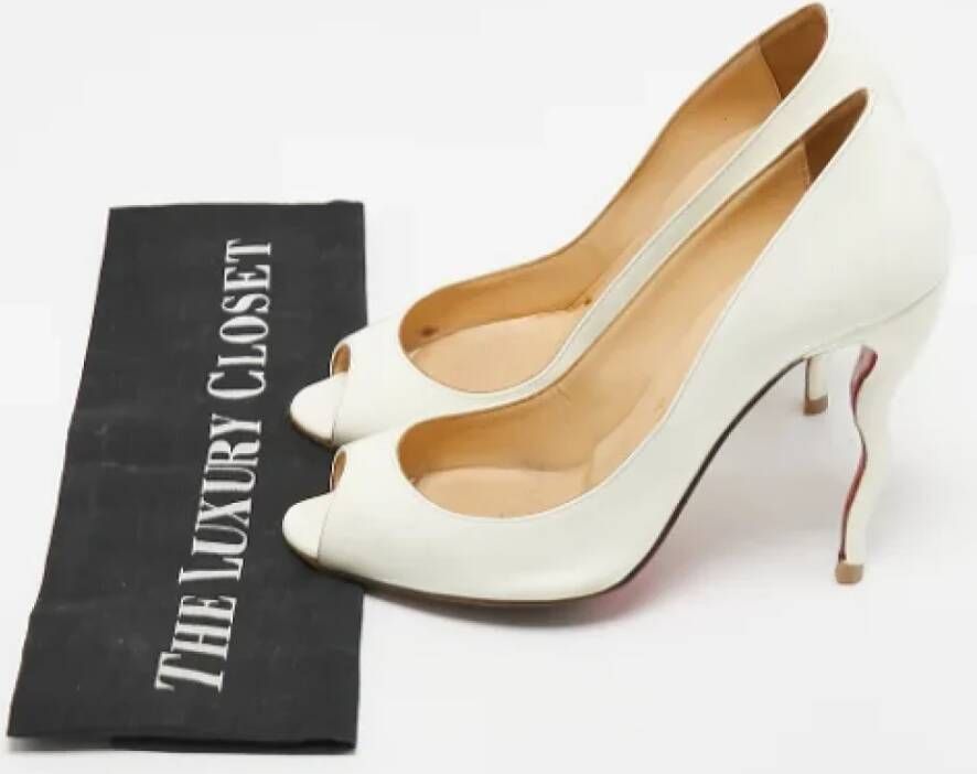 Christian Louboutin Pre-owned Leather heels White Dames