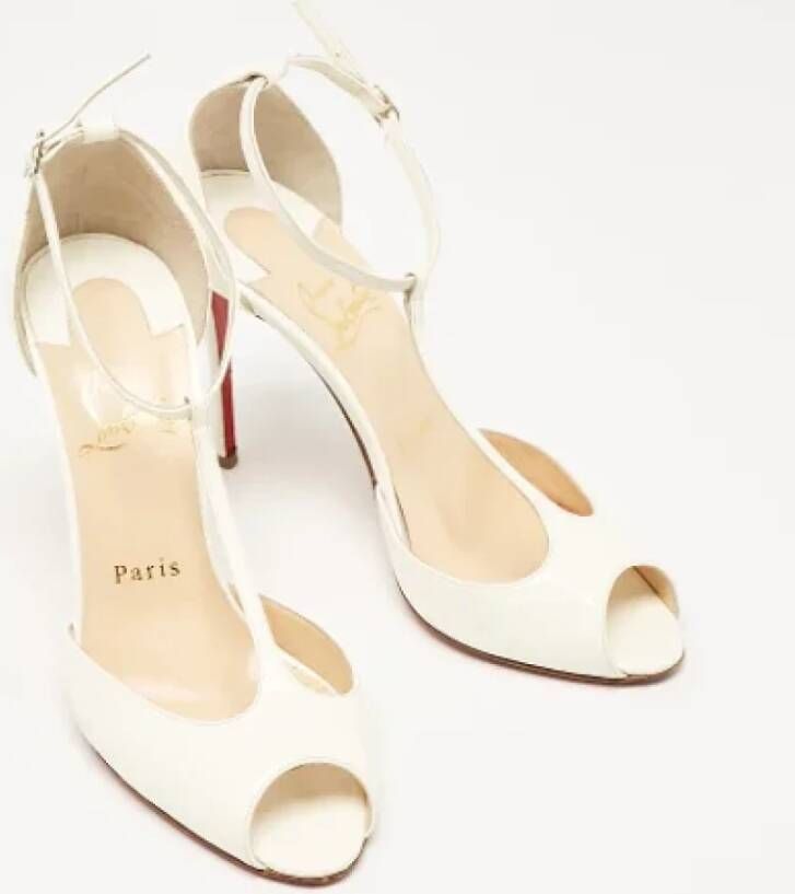 Christian Louboutin Pre-owned Leather heels White Dames