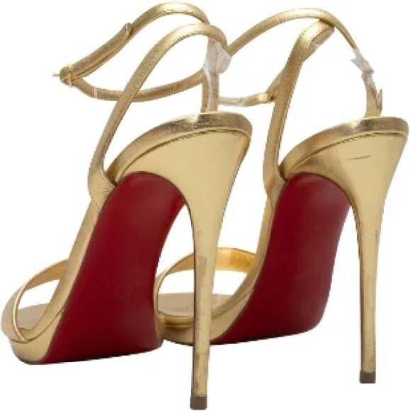 Christian Louboutin Pre-owned Leather heels Yellow Dames