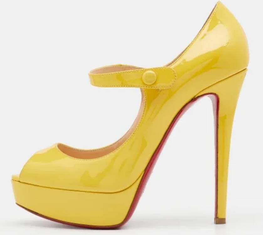 Christian Louboutin Pre-owned Leather heels Yellow Dames