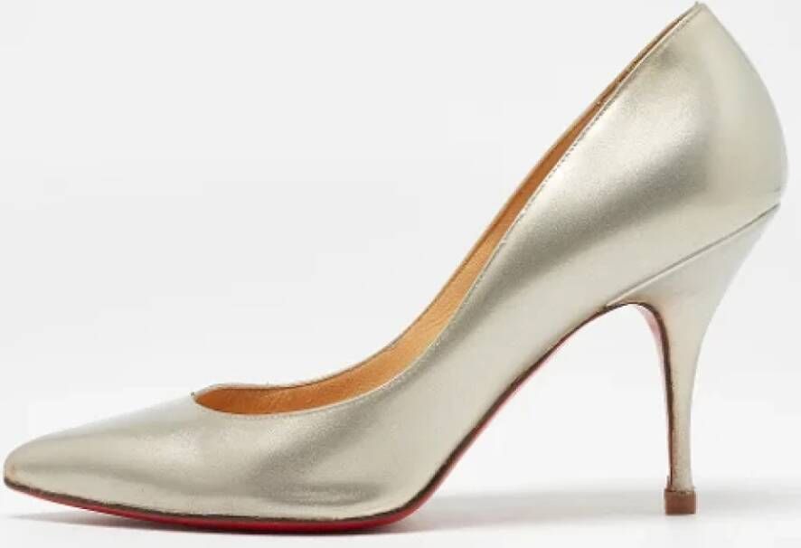 Christian Louboutin Pre-owned Leather heels Yellow Dames