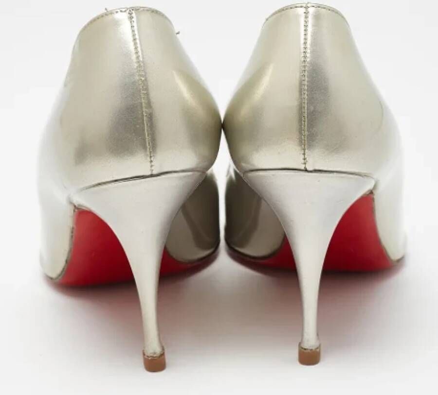 Christian Louboutin Pre-owned Leather heels Yellow Dames