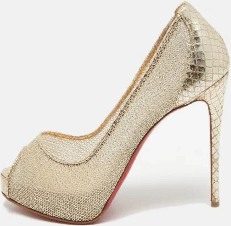 Christian Louboutin Pre-owned Leather heels Yellow Dames