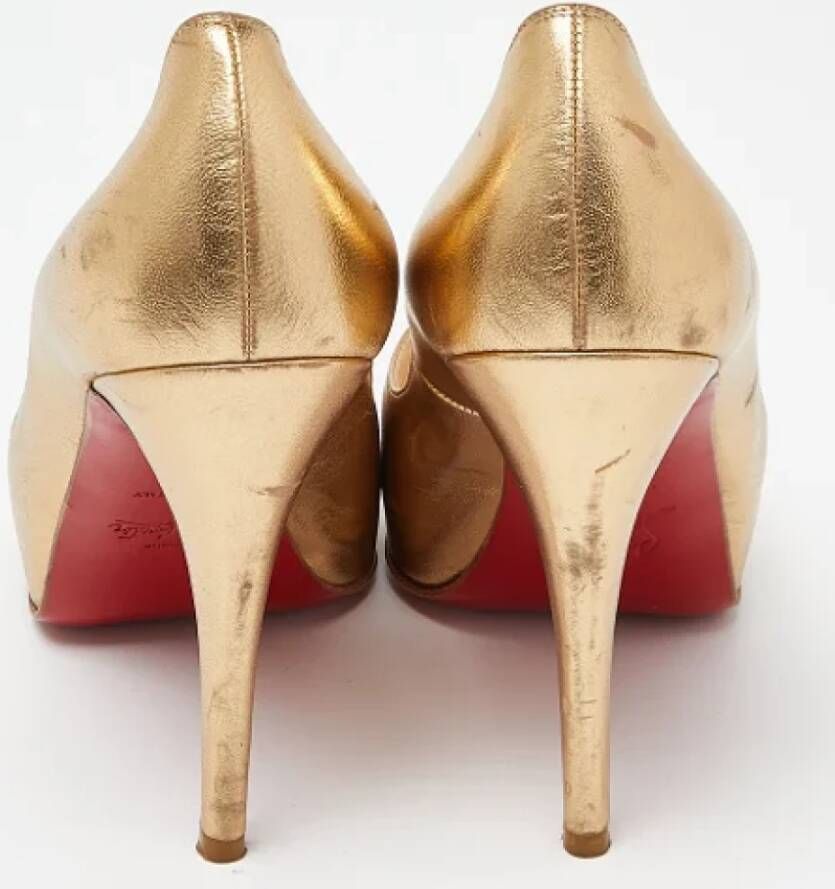 Christian Louboutin Pre-owned Leather heels Yellow Dames