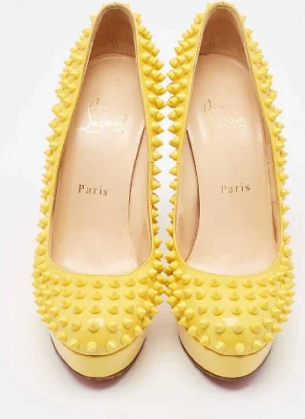 Christian Louboutin Pre-owned Leather heels Yellow Dames