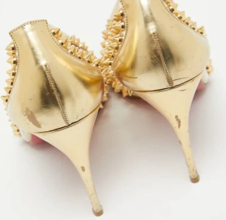 Christian Louboutin Pre-owned Leather heels Yellow Dames