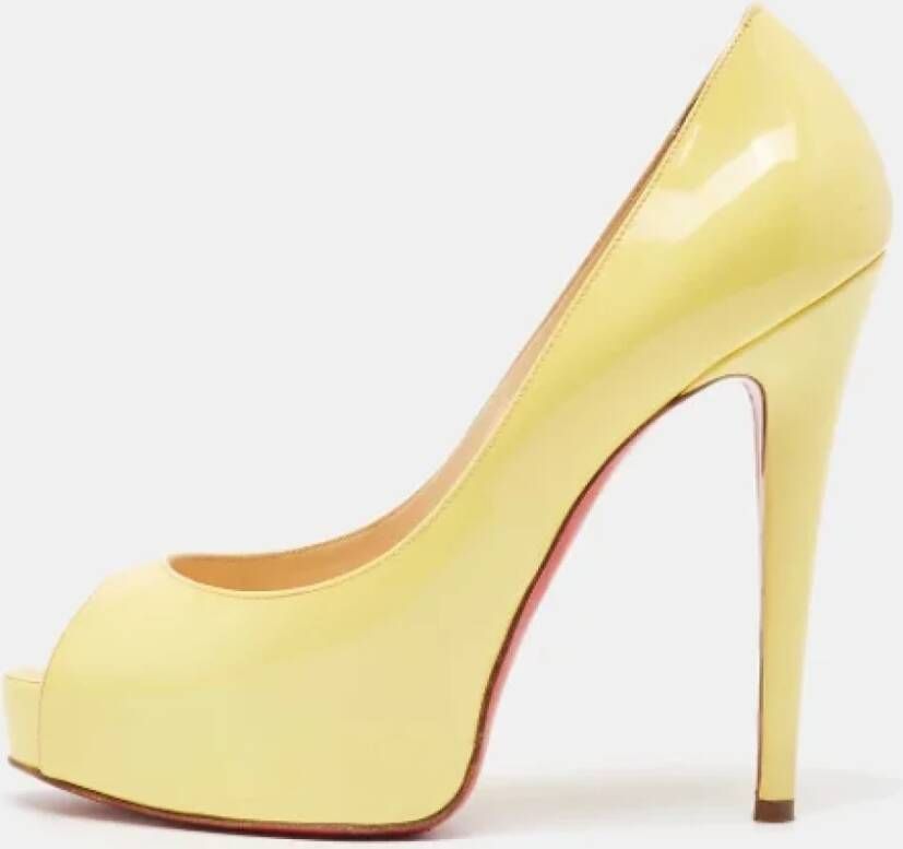 Christian Louboutin Pre-owned Leather heels Yellow Dames