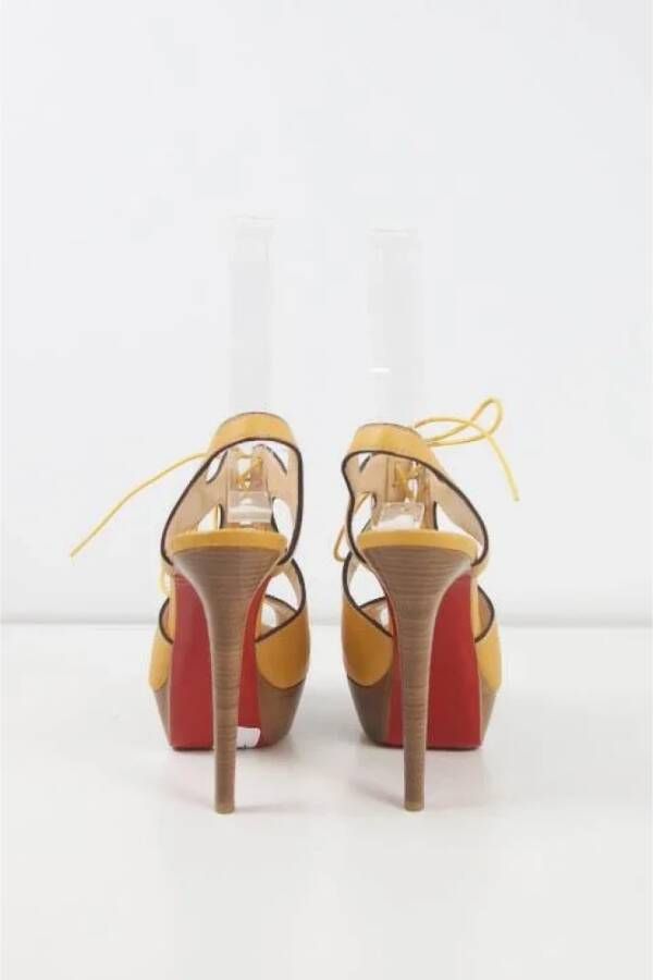 Christian Louboutin Pre-owned Leather heels Yellow Dames