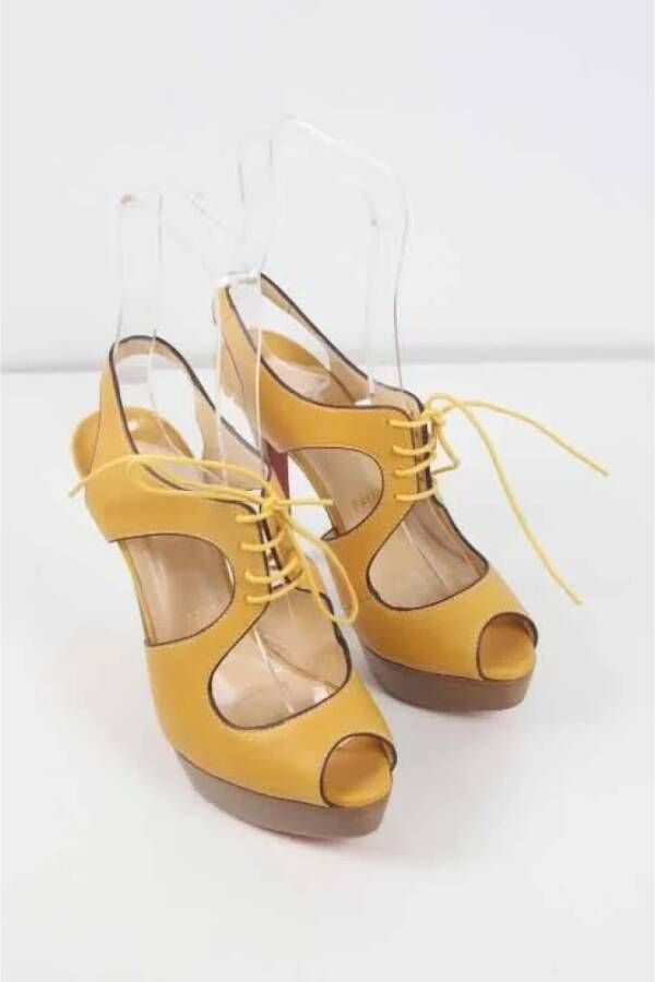 Christian Louboutin Pre-owned Leather heels Yellow Dames