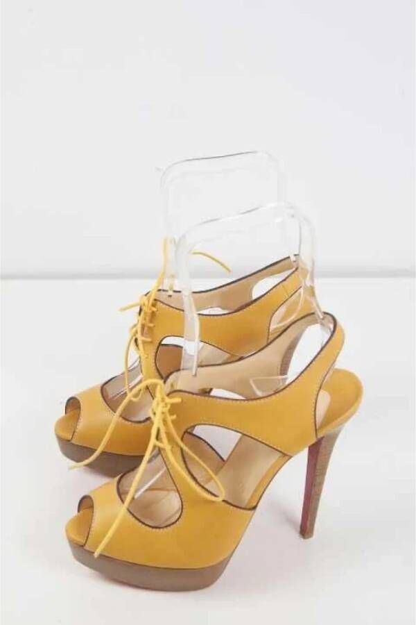 Christian Louboutin Pre-owned Leather heels Yellow Dames