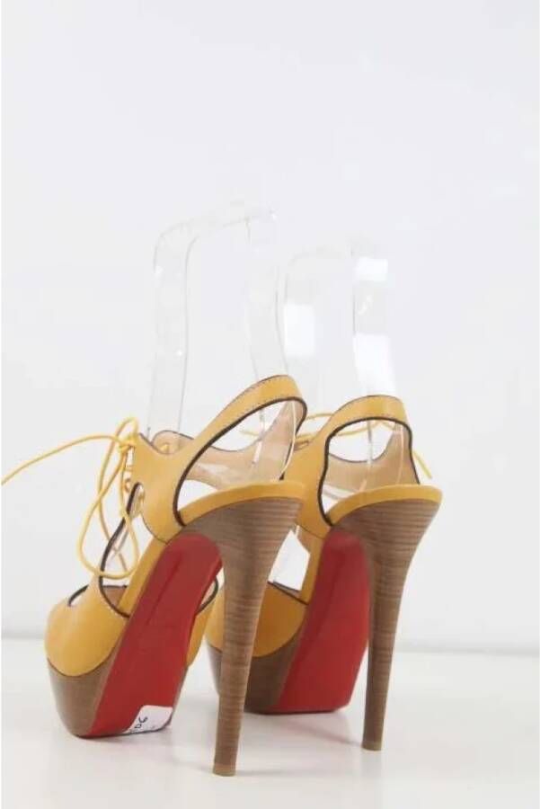 Christian Louboutin Pre-owned Leather heels Yellow Dames