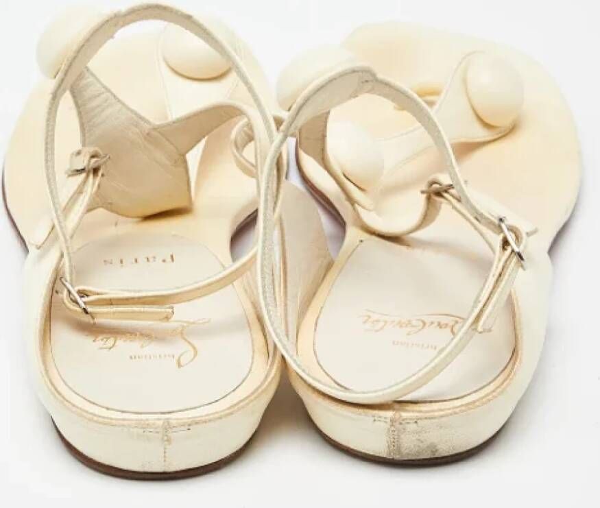 Christian Louboutin Pre-owned Leather sandals Beige Dames