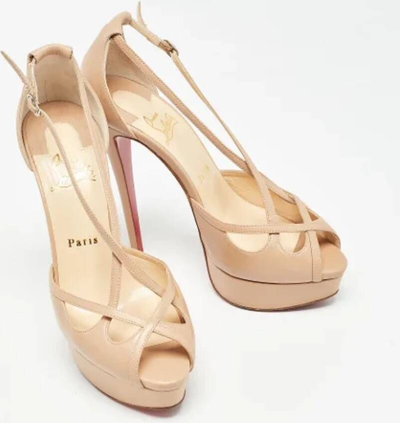 Christian Louboutin Pre-owned Leather sandals Beige Dames