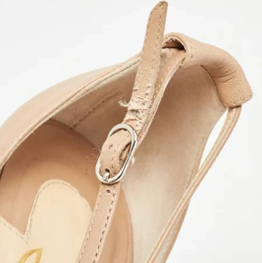 Christian Louboutin Pre-owned Leather sandals Beige Dames