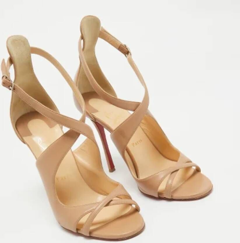 Christian Louboutin Pre-owned Leather sandals Beige Dames