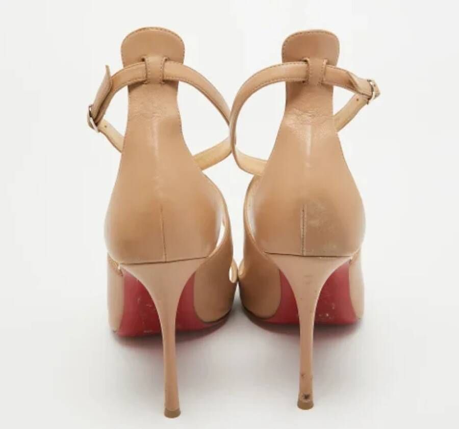 Christian Louboutin Pre-owned Leather sandals Beige Dames