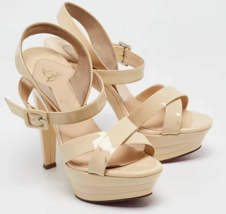 Christian Louboutin Pre-owned Leather sandals Beige Dames